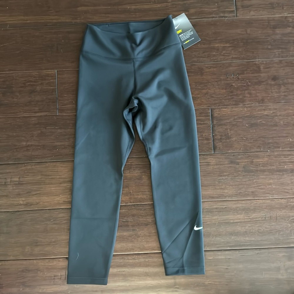 NWT Women Nike Dry-fit Capri Leggings XS